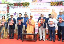 लखनऊ में अखिल भारतीय पुलिस बैडमिंटन क्लस्टर प्रतियोगिता का शुभारंभ, CM योगी ने किया उद्घाटन लखनऊ में अखिल भारतीय पुलिस बैडमिंटन क्लस्टर प्रतियोगिता शुरू, CM योगी ने किया उद्घाटन